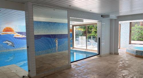 Calme absolu, élégant et arboré avec piscine