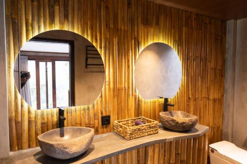 a bathroom with two sinks and a mirror at The Beauty Riptide in Karangasem