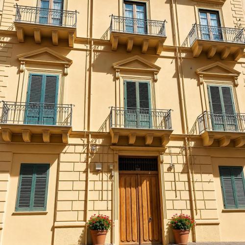 ein Gebäude mit Balkonen und einer Holztür in der Unterkunft Loft35 - Vasca Idromassaggio - Nel cuore di Palermo - Self check-in in Palermo