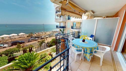 117VB - Beau 2P face mer avec terrasse et parking