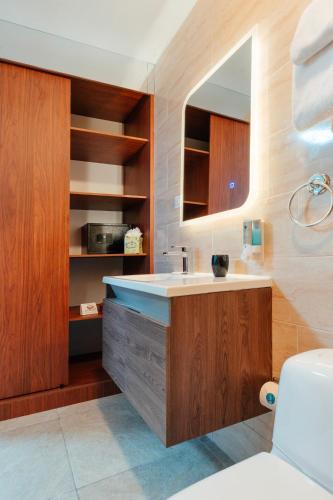 a bathroom with a sink and a mirror at Hotel RH Boutique Aruba in Oranjestad