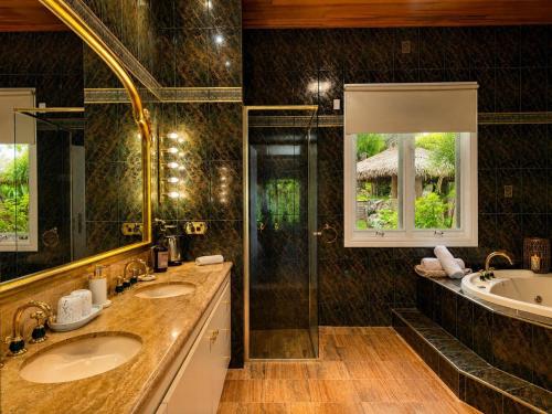 a bathroom with two sinks and a shower and a tub at Oak Hill House - Chirnside Park in Wonga Park