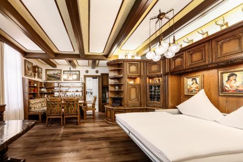 a bedroom with a bed and a dining room at Haus der Weine in Rüdesheim am Rhein