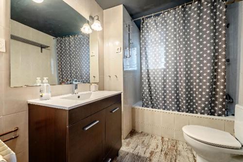 a bathroom with a sink and a toilet and a shower at Casa Rural Gastronómica Cal Mian in Almoster