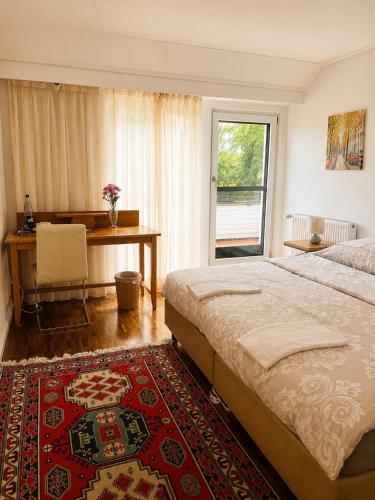 a bedroom with a bed and a desk and a table at Quiet & Friendly Bremen in Bremen