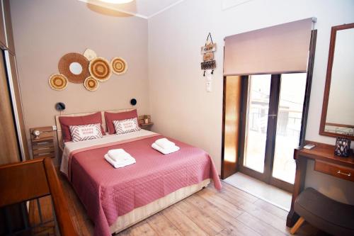 Kostas House, old Venetian Harbor Chania