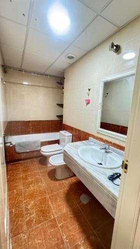 a bathroom with two toilets and a sink and a mirror at La Envía Terraza in La Envia