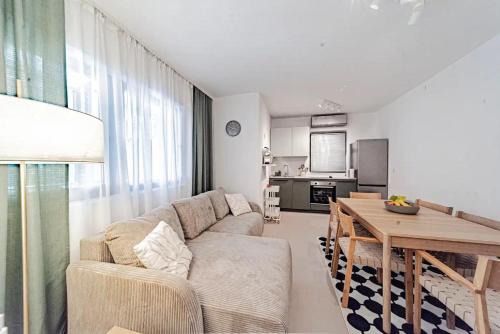 Casa Emi Orebić - family apartment near beach
