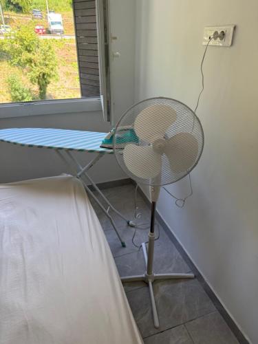 Apparently 2 bedrooms photo 15