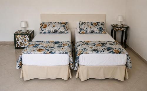 a bedroom with two beds with pillows on them at Casa Luna in Paceco