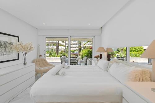 Beachfront Luxury Apartment with Private Pool
