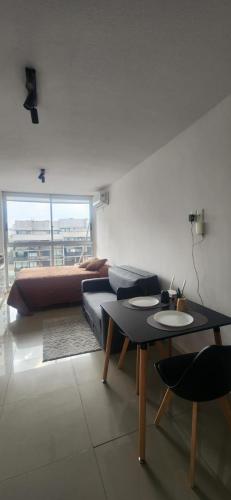 a living room with a couch and a table at Monoambiente como en casa in Montevideo