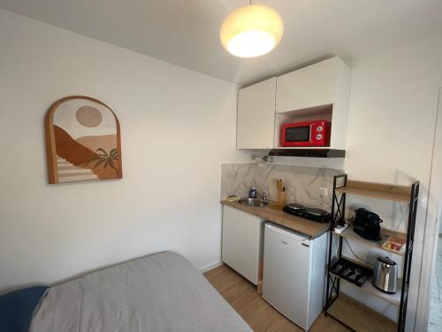 Chambre 4 confort avec cuisine, 10m2, salle de bain partagé avec une autre