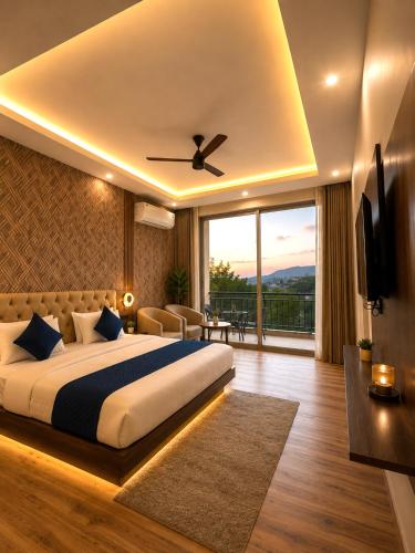a bedroom with a large bed and a balcony at Hotel Casa Del Sol Near'Bhimtal Lake in Bhīm Tāl