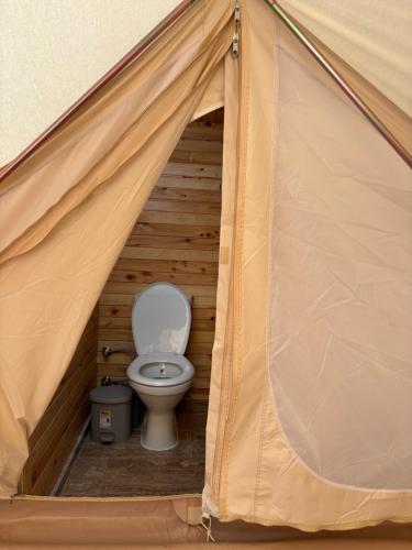 a toilet in a tent in a room at Hanımın Çiftliği Tents&Drinks in Fethiye
