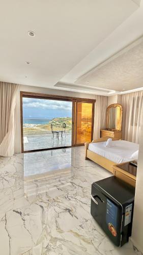 a bedroom with a bed and a large marble floor at zahara appartement in Tangier