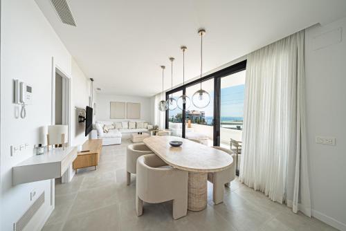 Elegant Sea-View Apartment in El Higuerón