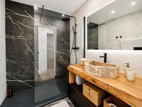 a bathroom with a sink and a shower at Retiro São Pedro House in Aldeia da Mata