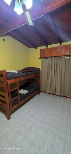 a room with two bunk beds and a ceiling at Alojamiento Dina in Puerto Madryn