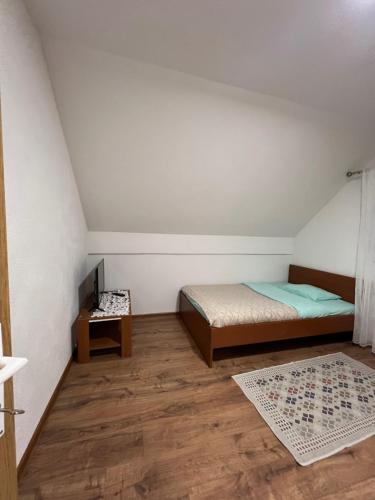 a small room with a bed and a tv at Everpine house in Žabljak