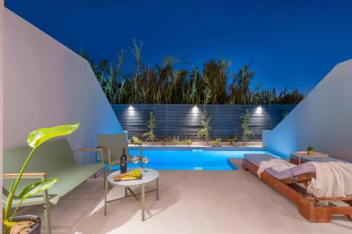 Mr & Mrs Grey Luxury Suites with Private Pools-Laganas