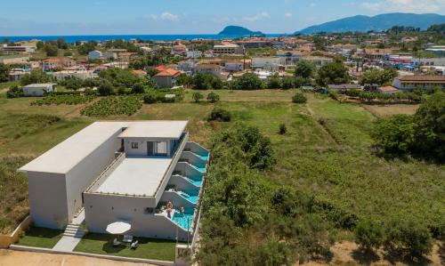 Mr & Mrs Grey Luxury Suites with Private Pools-Laganas