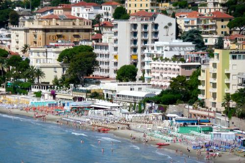 a view of a beach with people and buildings at Hotel Regina in Alassio