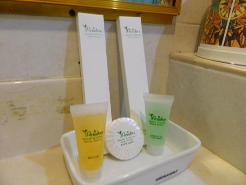 a tray with three bottles of karijini sunscreen on it at DJ Paradise Hotel in Tikay