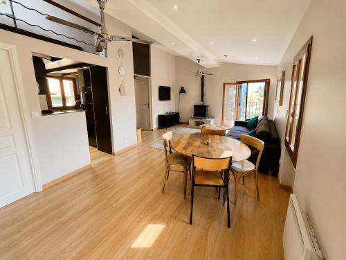 Appartement lumineux vue mer calme au cœur du viel Antibes clim neuve
