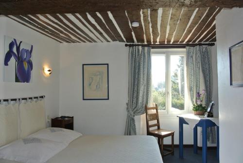 Ένα ή περισσότερα κρεβάτια σε δωμάτιο στο La Vieille Bastide