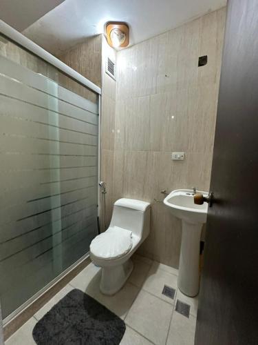 a bathroom with a toilet and a sink at Terramia Suite in Cabudare