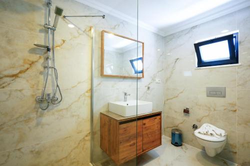 a bathroom with a sink and a shower and a toilet at Dolunay Villas - 2 in Dalyan