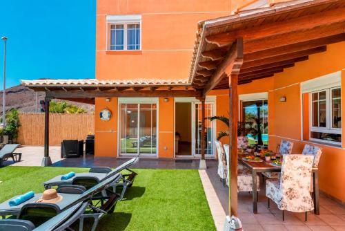 LUXURY VILLA with sea view, heated pool