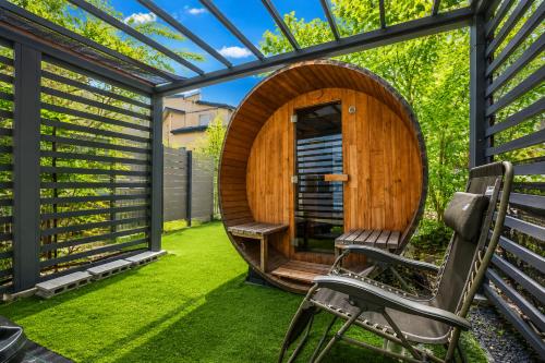 a garden room with a wooden sauna with two chairs at tocoro. Mt. Fuji Hazuki in Fujikawaguchiko