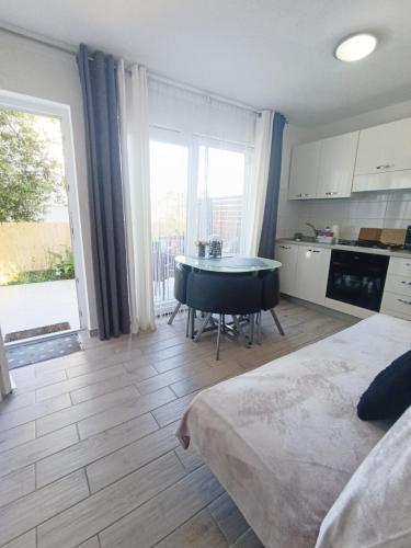 a bedroom with a kitchen with a table and a kitchen at Apartments Emi & Nini in Šibenik