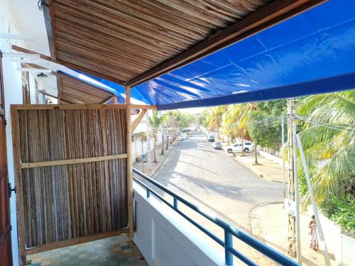 a balcony with a view of a street at Hôtel chez Dan in Antsiranana