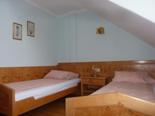 Ένα ή περισσότερα κρεβάτια σε δωμάτιο στο Villa Rose