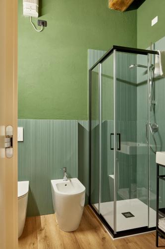 a bathroom with a glass shower and a sink at AGRITURISMO RIPA DEL BOSCO in Capriolo