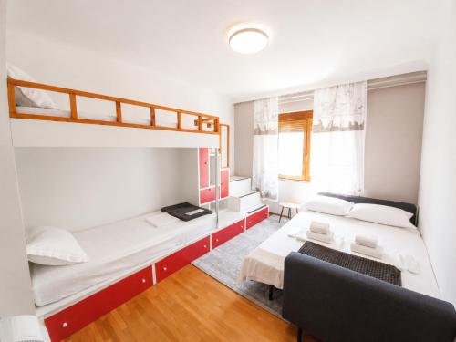 Foto Rare Spacious 3BR Apartment - Central Tirana 2