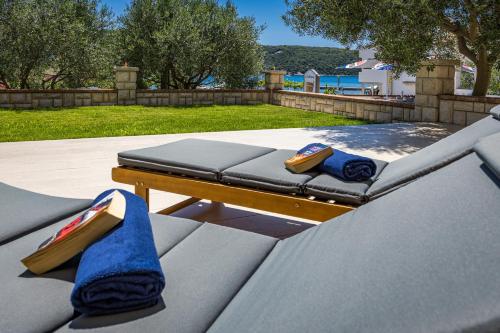 Seafront Family Apartment Una - Sunny Rab Island