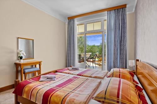 Seafront Family Apartment Una - Sunny Rab Island