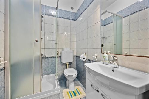 Seafront Family Apartment Una - Sunny Rab Island