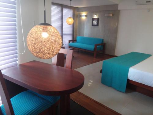 a room with a bed and a table and a room with a bed at Hotel Topaz in Kandy