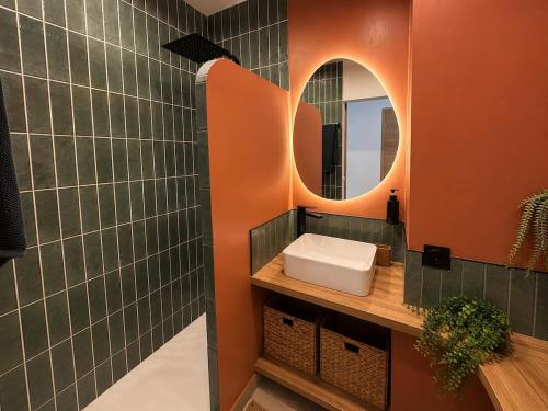 City center - Air-conditioned apartment with patio