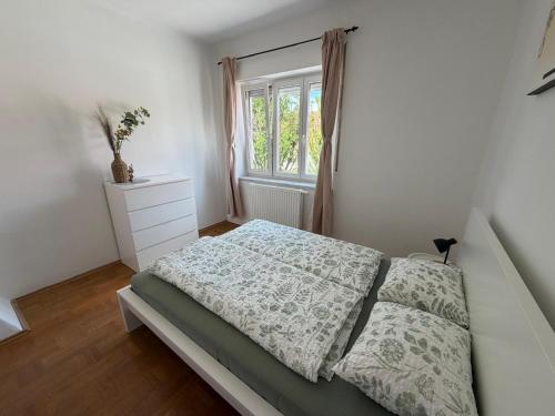 a bedroom with a bed and a window at Ferienwohnung Zum alten Postamt in Mörbisch am See