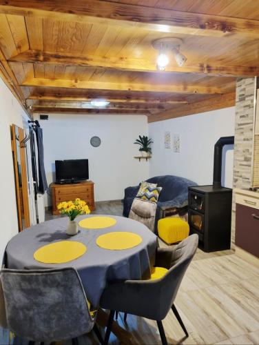 Apartment and room Babe Mare