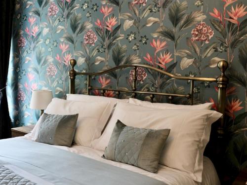 a bedroom with a bed with a floral wallpaper at The Florence Guest House in Whitby