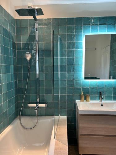 a bathroom with a shower and a tub and a sink at Chambre Villa piscine in Saint-Tropez