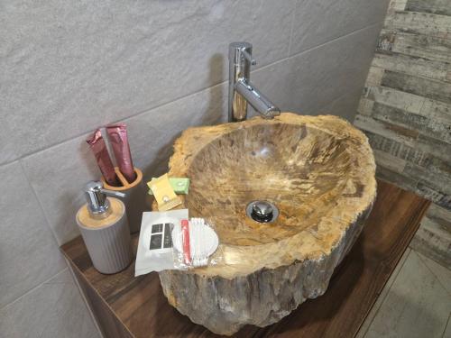 a bathroom sink made out of a log at La Rocina in Sanlúcar de Barrameda