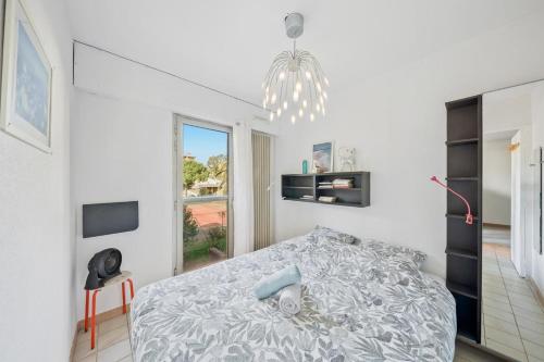 Apartment in Hyères with Swimming Pool and Balcony